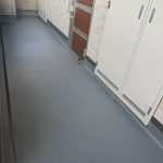 共用部分の廊下を新しく塗装しなおして綺麗になった