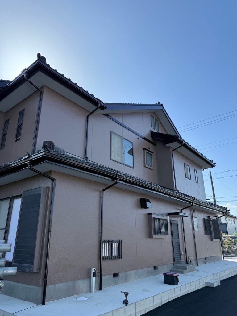 外壁の塗装が終わり綺麗になった様子