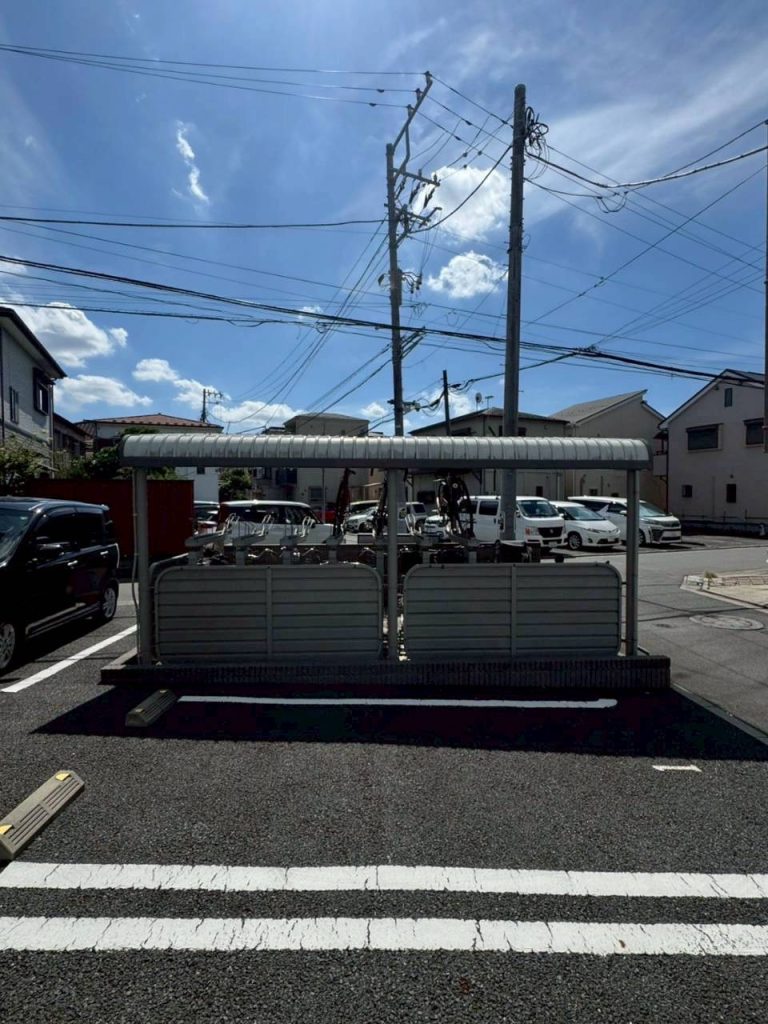 外の駐輪場施工前