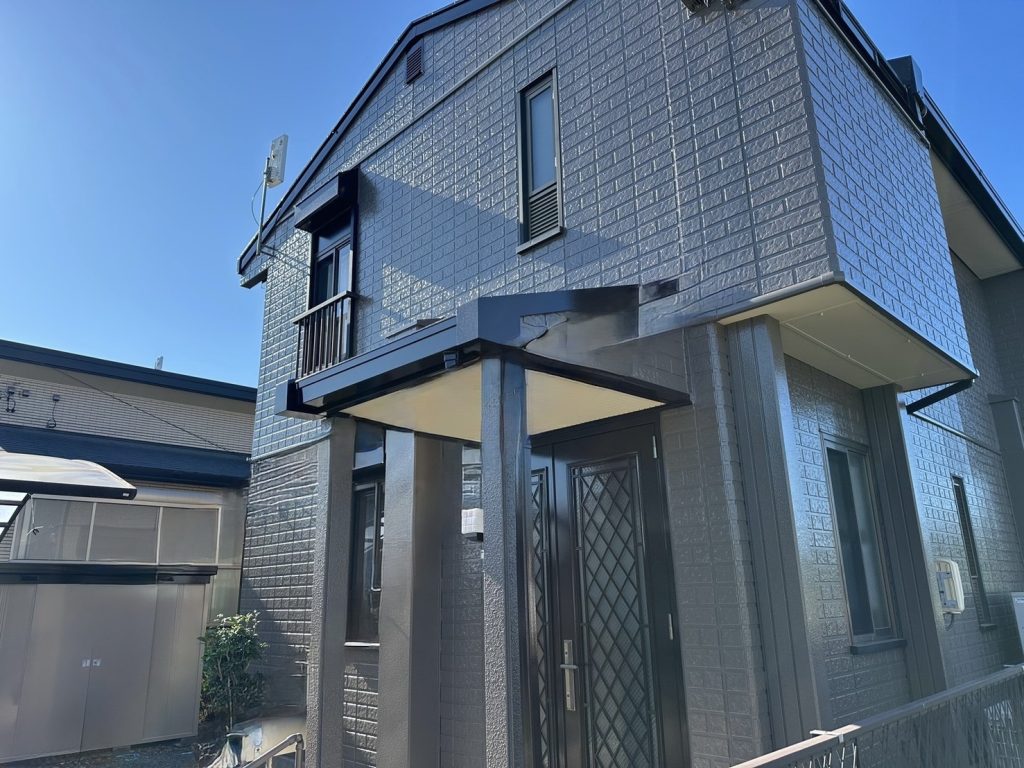 外壁屋根塗装の住宅の外壁塗装をした様子
