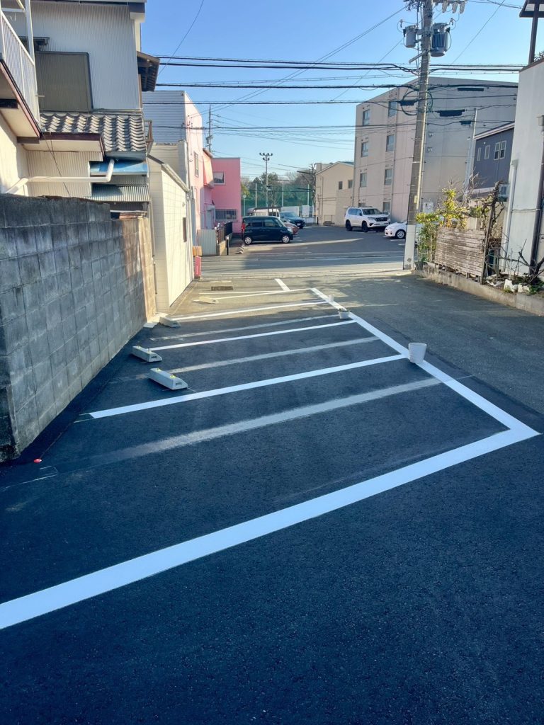 新たに駐車場のラインを引いた